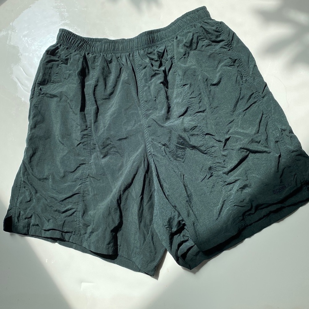 Like new, Men’s SPEEDO swim trunks size M, green